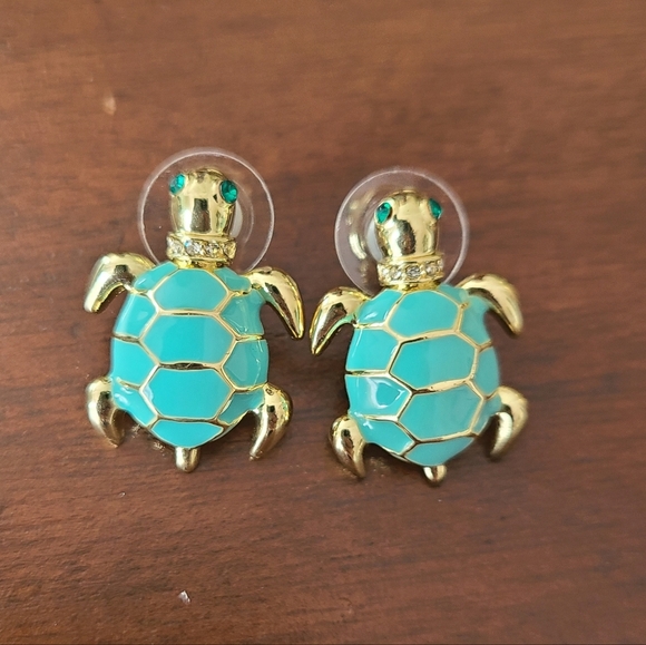 Fornash Turtle Earrings - Picture 3 of 4